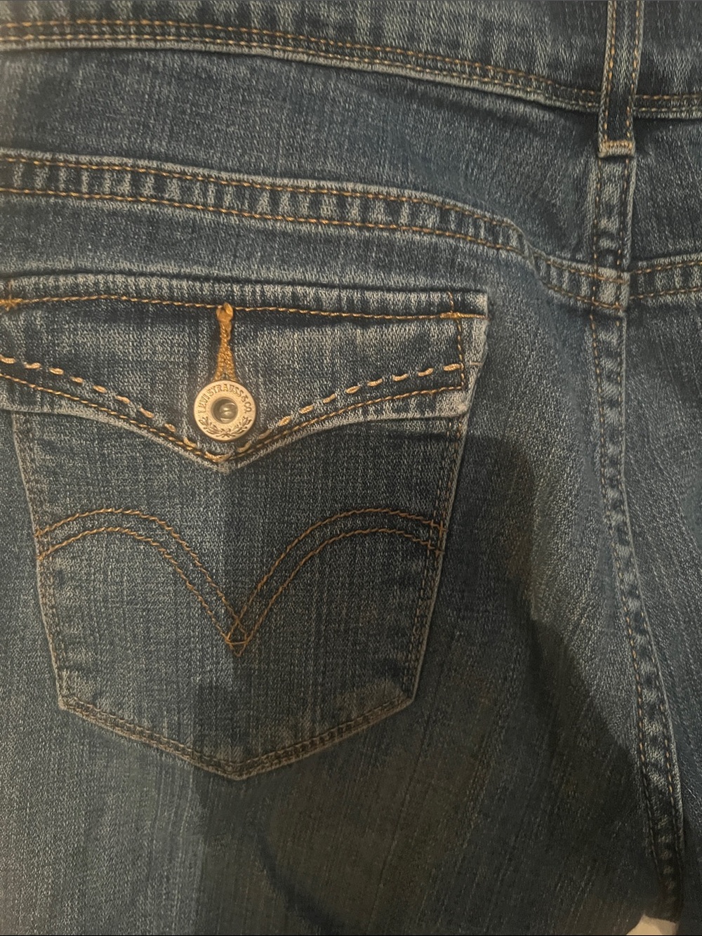 Levi's 515 Blue Denim Bermuda Shorts with Back Pocket Flaps, size 12. EUC - Picture 3 of 9